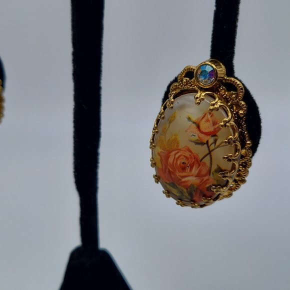 Vintage  W. Germany Handpaint Floral ClipOn Earrings w/ Rhinestone, GC. - Picture 15 of 16